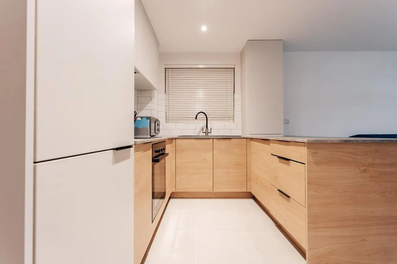 Stunning 2 Bedroom Flat In Town ボーンマス アパート