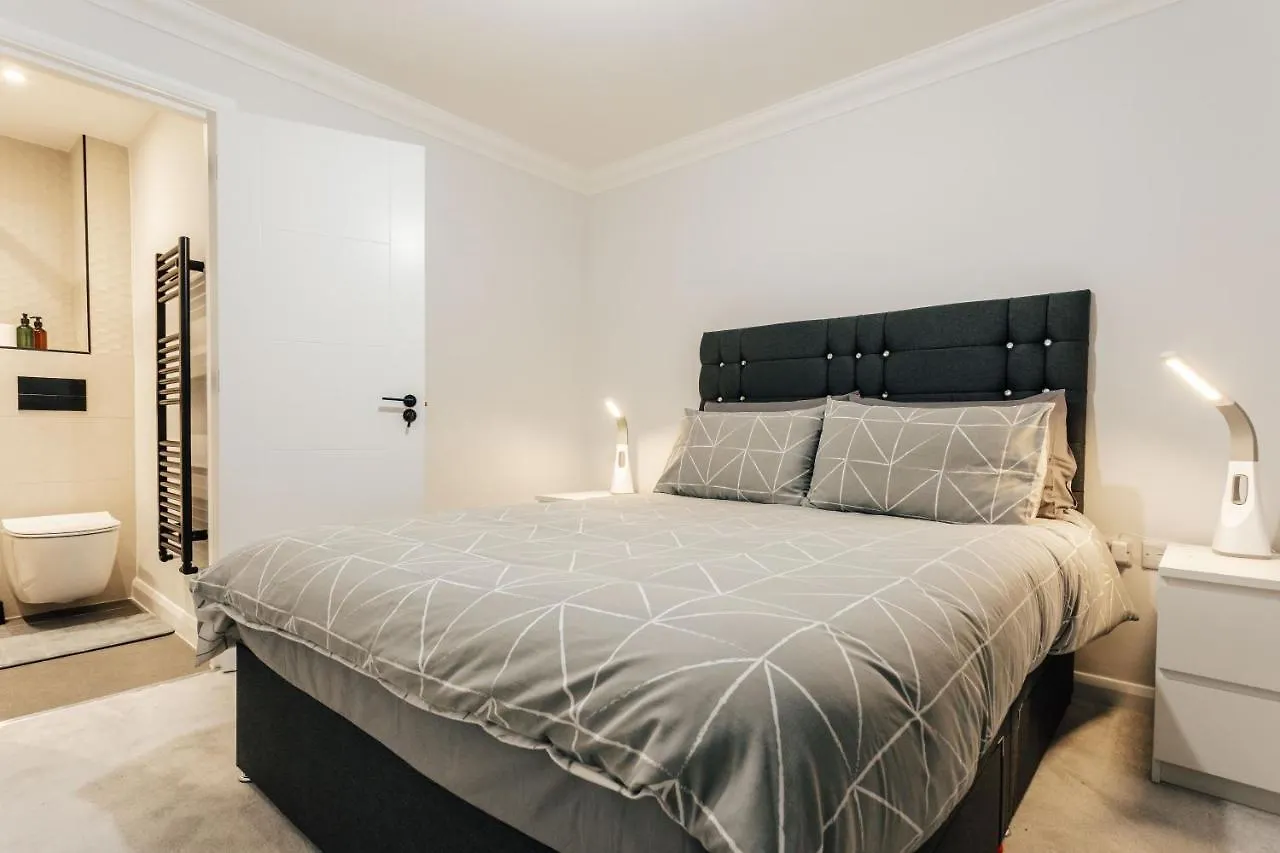 Stunning 2 Bedroom Flat In Town ボーンマス