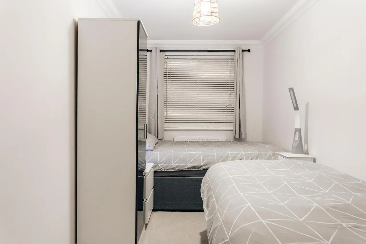 Stunning 2 Bedroom Flat In Town ボーンマス